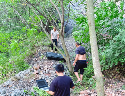 <strong>廣西南寧某項(xiàng)目地下溶洞探測</strong>